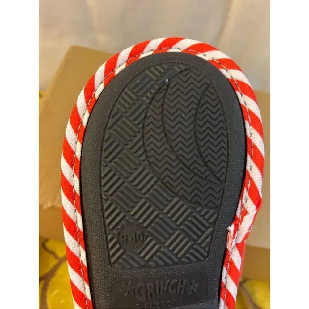 Grinch kid slippers 9/10 new‎ shoes childs red green